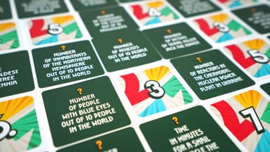 ブラインドジャックのルールと遊び方。問題カードを引き、答えを推測して21に近づけるチーム戦カードゲーム