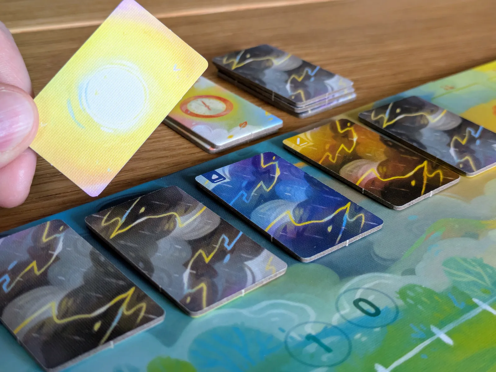 『レフュージ』プレイ中の様子。プレイヤーの前に並ぶ道とタイル