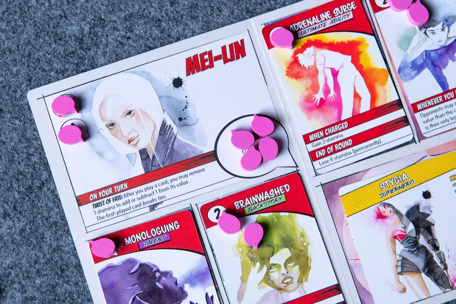 『オリジン・ストーリー』でキャラクター能力とストーリーカードにスタミナトークンをチャージしている様子