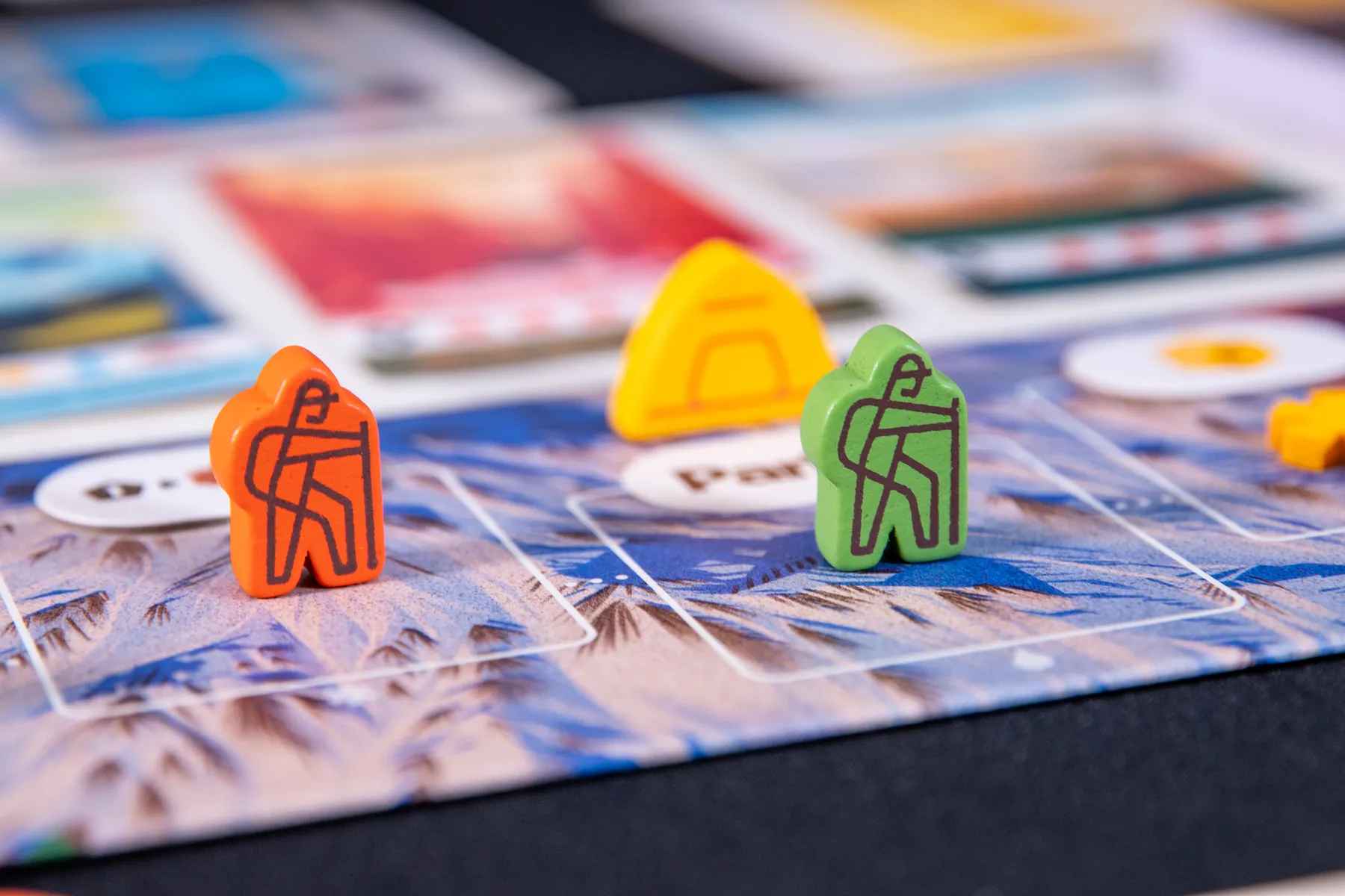 ボードゲーム『パークス』のトレイル上に配置されたハイカーコマ