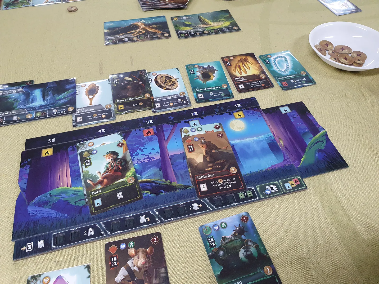 エコーズ・オブ・タイムの時間ボードと、時間タイル上に置かれたフェローシップカードの配置