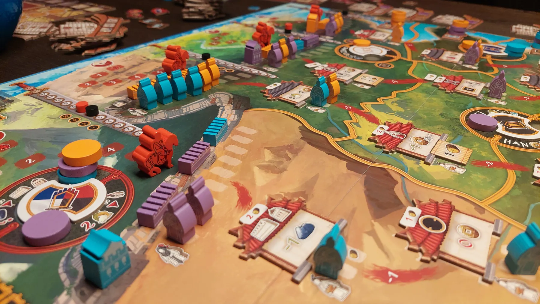 ボードゲーム「天下」の侵攻フェイズ。長城に配置された兵士と北方騎馬民族の進軍状況